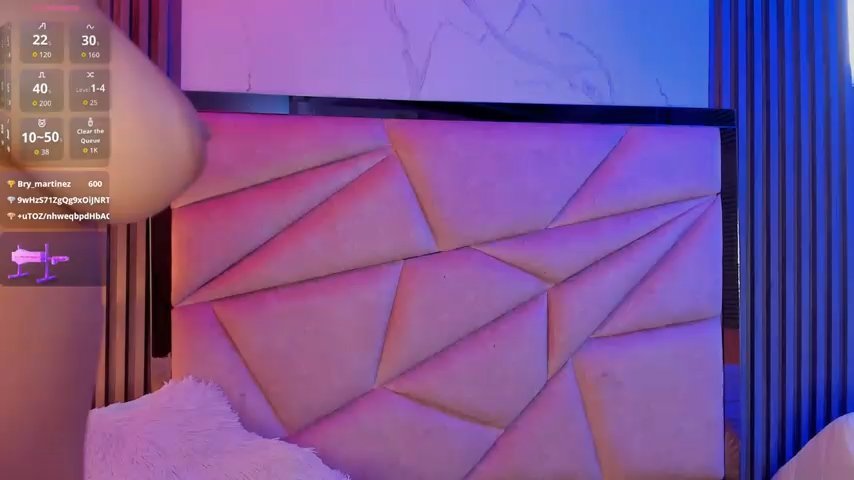 Alisse_Miller live cam screenshot female from Colombia on TokenKeno — Tip, Play & Watch Live Cams — screenshot #1