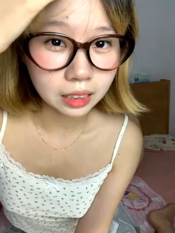 zhaomosheng125216 live cam screenshot female on TokenKeno — Tip, Play & Watch Live Cams — screenshot #1