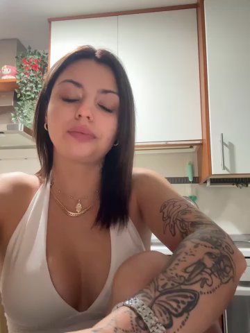 Noeliagglow live cam screenshot malefemale from Spain on TokenKeno — Tip, Play & Watch Live Cams — screenshot #1