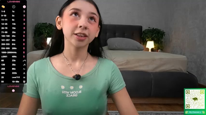 Sssonya live cam screenshot female on TokenKeno — Tip, Play & Watch Live Cams — screenshot #2